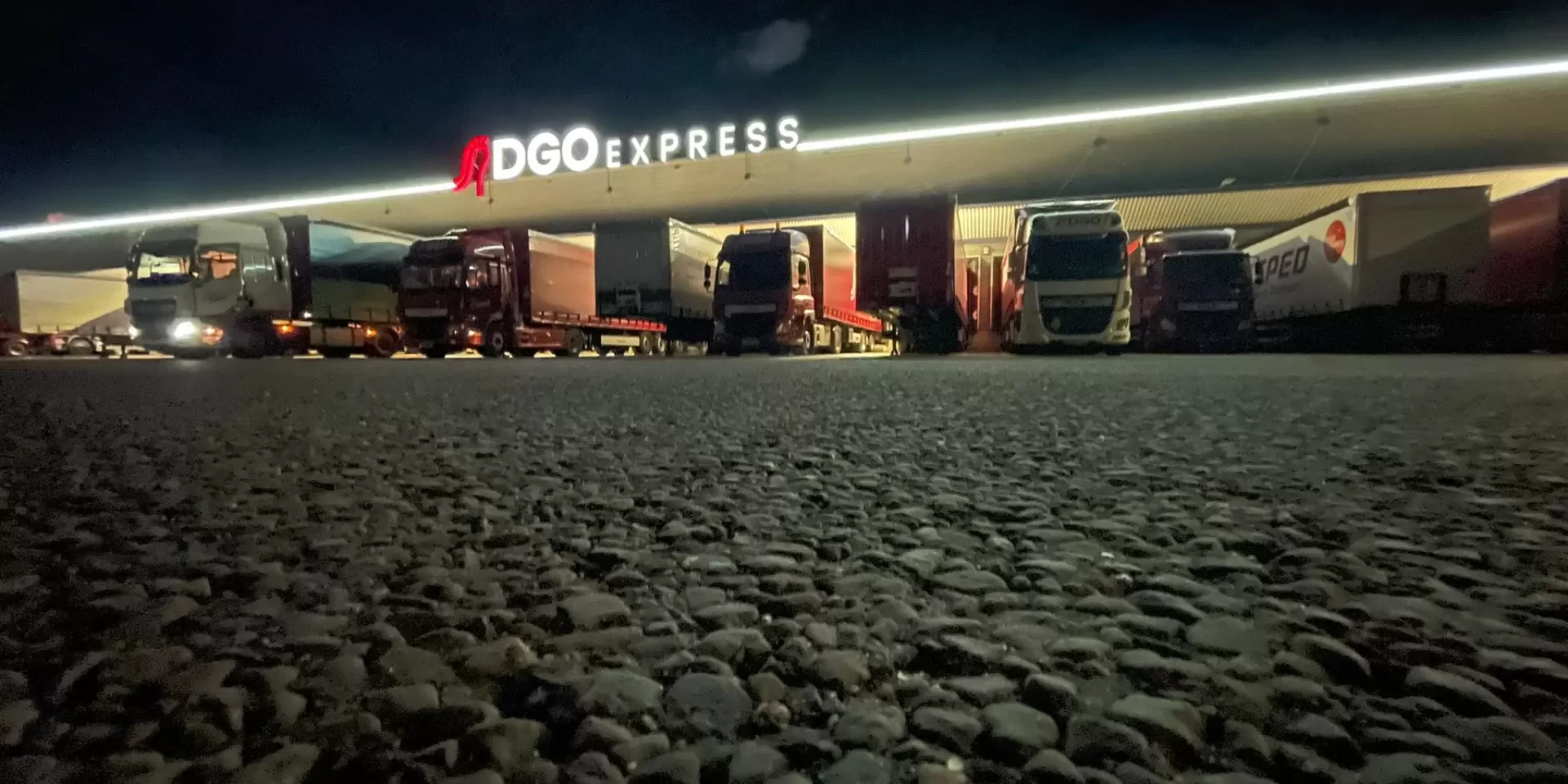 Sfeerbeeld lichtreclame DGO Express - signing